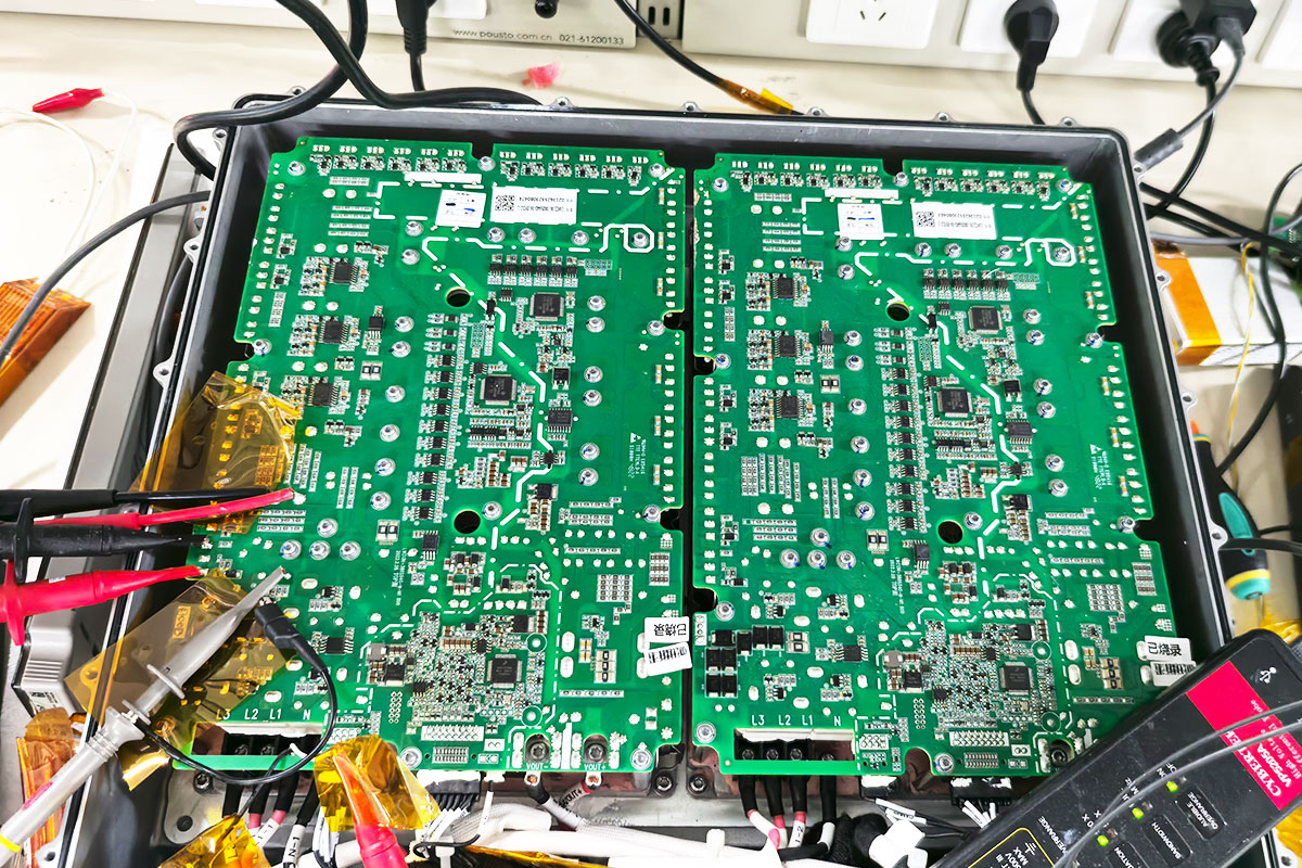 4.Parallel Capability of Multi 6.6kW OBC.jpg